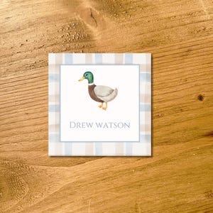 Etiqueta de regalo personalizada con diseño de cuadros vichy en acuarela, hecha a pedido, para guardar en una bolsa, equipaje o pañal, descarga digital o impresión/envío