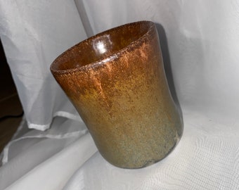 Two-tone stone edge insulated cup