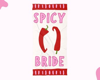 Ręcznik plażowy Spicy Bride, akcesorium plażowe na wyjazd dla dziewczyn, upominek na wieczór panieński