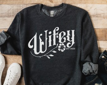 Wifey Sweatshirt Personalized, Wife Sweatshirt est 2022, Custom bride Mrs Sweatshirt, Engagement Bridal shower gift