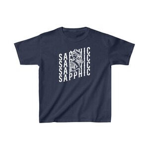 Queer Y2k Baby Tee Sapphic Pride Baby Tee Femboy Odzież 90s Crop Top Retro Lesbijka LGBTQ Prezent Biseksualny T Shirt Parada Dumy Strój Navy