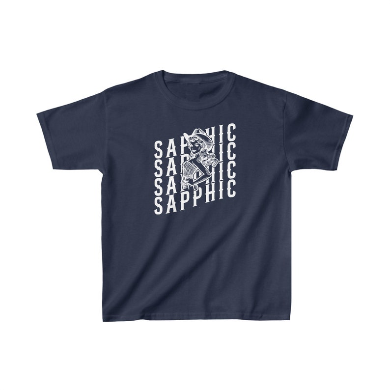 Queer Y2k Baby Tee Sapphic Pride Baby Tee Femboy Odzież 90s Crop Top Retro Lesbijka LGBTQ Prezent Biseksualny T Shirt Parada Dumy Strój Navy