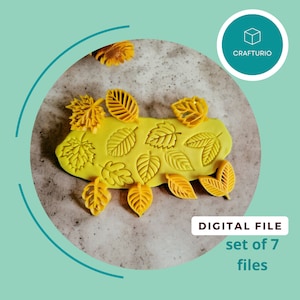 Può includere: Un set di sette stampi in silicone a forma di foglia gialla per la cottura e l'artigianato. Gli stampi sono disposti su una superficie grigia testurizzata. FILE DIGITALE set di 7 file