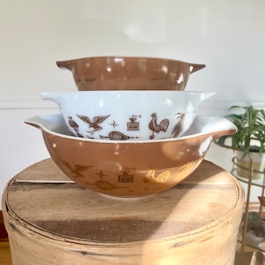 Set di 3 ciotole per mescolare in stile Cenerentola americano antico in Pyrex marrone vintage, arredamento da cucina vintage, ciotola marrone, stile da cucina, rustico, country