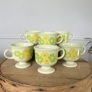 Set of 6 Vintage Coffee Mugs, Vintage Coffee Cups, Yellow and Green Daisy Pattern, 1970s, Flower Power, Vintage Kitchen, Boho Style