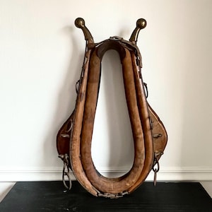 Equestrian Decor, Antique Leather Horse Collar with Brass, Horse Collar Wall Hanging, Rustic, Western Decor, Equestrian Horse Style, Ranch