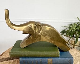 éléphant vintage, éléphant en laiton massif, éléphant moderne du milieu du siècle, décor d'éléphant, éléphant d'or, décor moderne