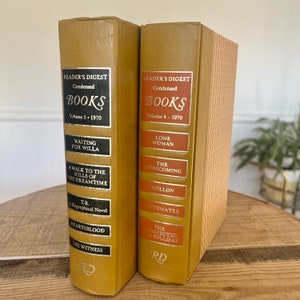 Vintage Readers Digest 1970 Volumes 1 and 4, Vintage Books, Collection, Floral Cover, Vintage Books, Leather Bound Books, Book Decor