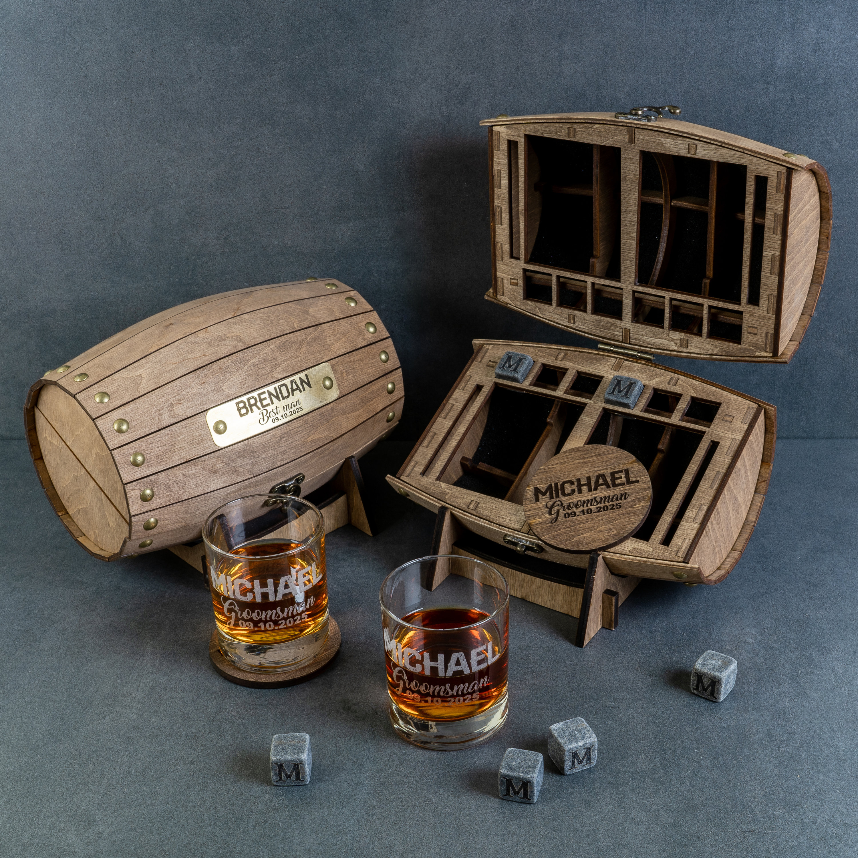 Personalized Wooden Barrel Groomsman Gift Set, Custom Whiskey Glasses, Best Man Wedding Invitation Gift from Groom, Officiant Proposal Gift