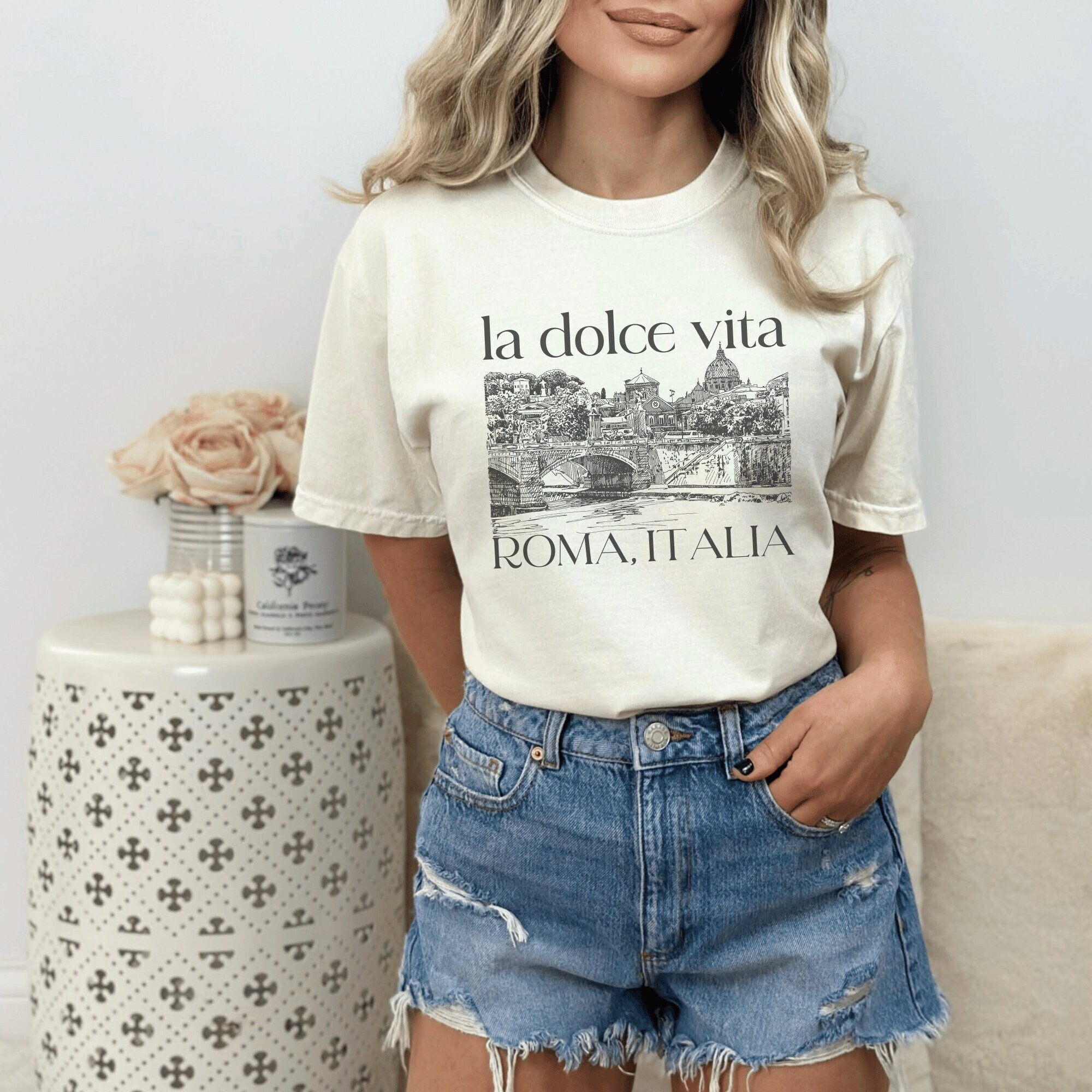 T-Shirt Femme Colisée Rome La Dolce Vita - Col En V, Coupe Classique Léger - Inspiration Italienne Voyage