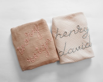 Manta de muselina bordada a mano – Manta personalizada para bebé