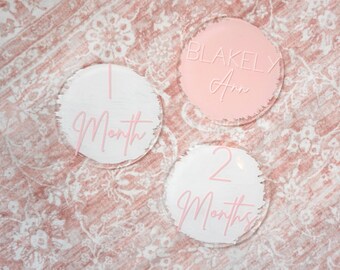 Letrero acrílico personalizado con el nombre del bebé: accesorio fotográfico para recién nacidos