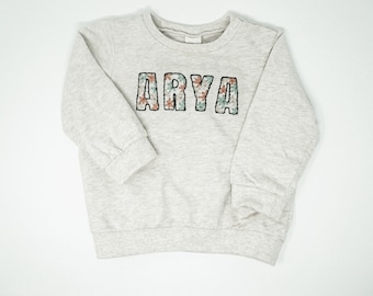Sudadera para bebé bordada a mano con flores personalizadas - Suéter floral personalizado para niño pequeño - Letras de burbujas con nombre de margarita