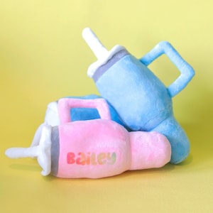 Becher Hund Quietschspielzeug Benutzerdefinierte Doggy Geschenk Becher Becher Spielzeug für Haustier Geschenk für Hund Geburtstagsgeschenk Neues Welpen Geschenk für Hundebesitzer Geschenk Hund Mama Geschenk
