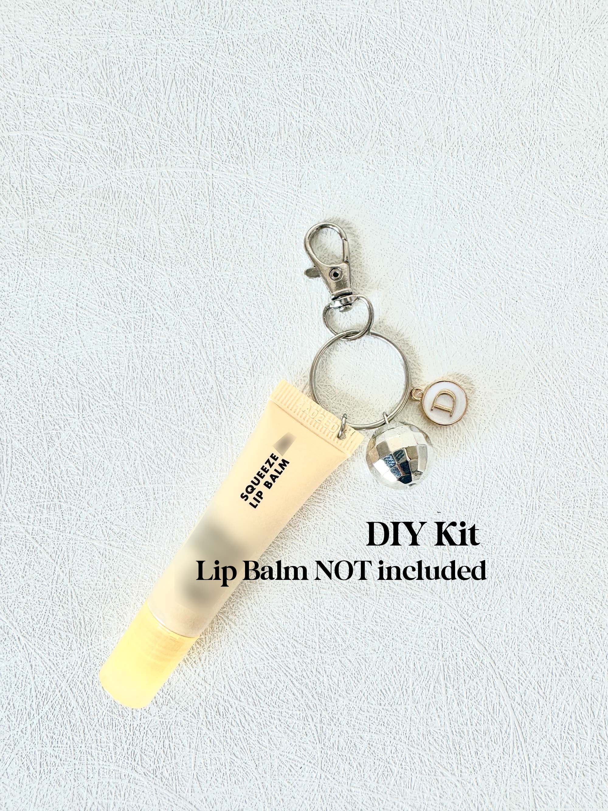 Na m'n vorige DIY sleutelhanger video was ik helemaal hooked, dus ben ik meteen aan de slag gegaan met nieuwe varianten en dit keer met deze gekleurde lipbalm tubes van @actionnederland (€0,99