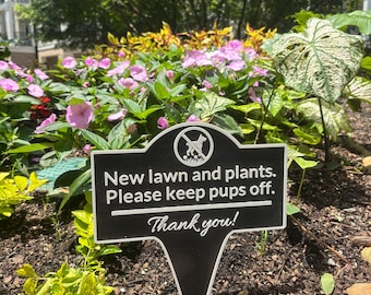 Custom No Dogs on Lawn Sign, Custom Yard Stake Sign, Personalized Outdoor Lawn Sign, Custom Garden Warning Sign, Pet Lawn Sign