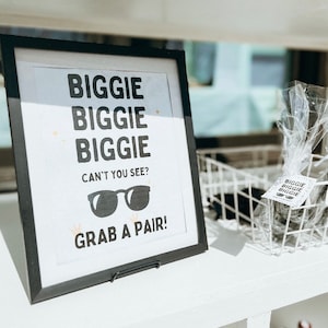 Biggie Biggie Cant You See Schild mit Brille Tags
