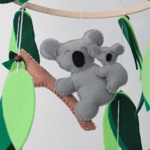 Mobile, maman et moi Koala Décoration de chambre d'enfant sur le thème de l'Outback Cadeau baby shower Animal australien Jouet sensoriel image 2