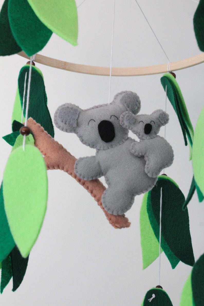 Mobile, maman et moi Koala Décoration de chambre d'enfant sur le thème de l'Outback Cadeau baby shower Animal australien Jouet sensoriel image 2