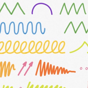 Puede incluir: Una colección de líneas y formas de colores dibujadas a mano, que incluyen un arco púrpura, una línea ondulada azul, una línea ondulada amarilla, una línea en zigzag verde y una flecha rosa.