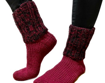 Hand gestrickte Wollsocken