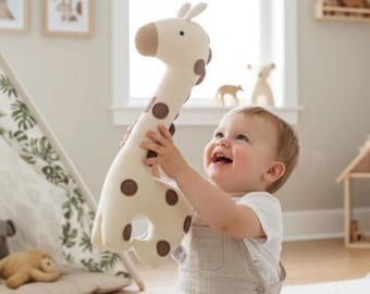 Stor giraffleksak, presentidé till babyshower, barnrumsinredning, safaritema, gosedjur i linnekänsla, plysch i minimalistisk design, stor småbarnsleksak