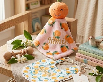 Orange presentset haklapp säkerhetsfilt personligt namn broderad present citrus barnrum frukttema plyschleksak spädbarn komfort nyfödd