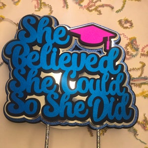 3D digitaal bestand taarttopper aanpasbaar Ze geloofde dat ze het kon, dus deed ze dat SVG PNG afstuderen topper, taartbedel, Cricut silhouette cameo