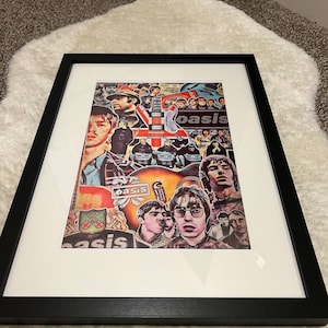 Impression d'affiche encadrée exclusive à Oasis dans un cadre en verre noir.  Cadeau hype vibe pour les fans de souvenirs emblématiques