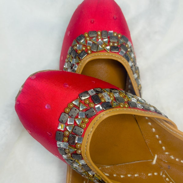 Punjabi jutti ,khussa, flats, bridal shoes, ethnic ,handmade jutti, leather jutti