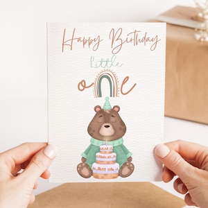 Feliz cumpleaños pequeño - Tarjeta de feliz cumpleaños para niños - Tarjeta de cumpleaños de arco iris pastel - Tarjeta de felicitación hecha a mano linda - Tarjeta de oso para niño