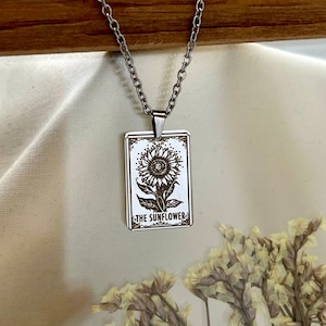 Boho Sonnenblumen Tarot-Karten-Halskette - Strahlende Sonnen-Symbolik - 18K GOLD überzogenes Gold, Silber und Roségold -WASSERFEST