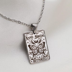 Collier anti-sociaux personnalisé carte de tarot papillon - Acier inoxydable plaqué or 18 carats en or, argent et or rose - Bijoux IMPERMÉABLES