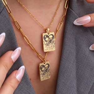 Gepersonaliseerde The Lovers tarotkaartketting - 18K GOUD verguld goud, zilver en roségoud - WATERDICHT - Skeleton Lover Card - Halloween
