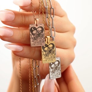 Personalisierte The Lovers Tarot-Karten-Halskette - 18K Vergoldetes Gold, Silber und Roségold - Valentinstag-Halskette