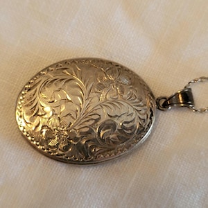 Vintage Sterling Silver Engraved Oval Locket