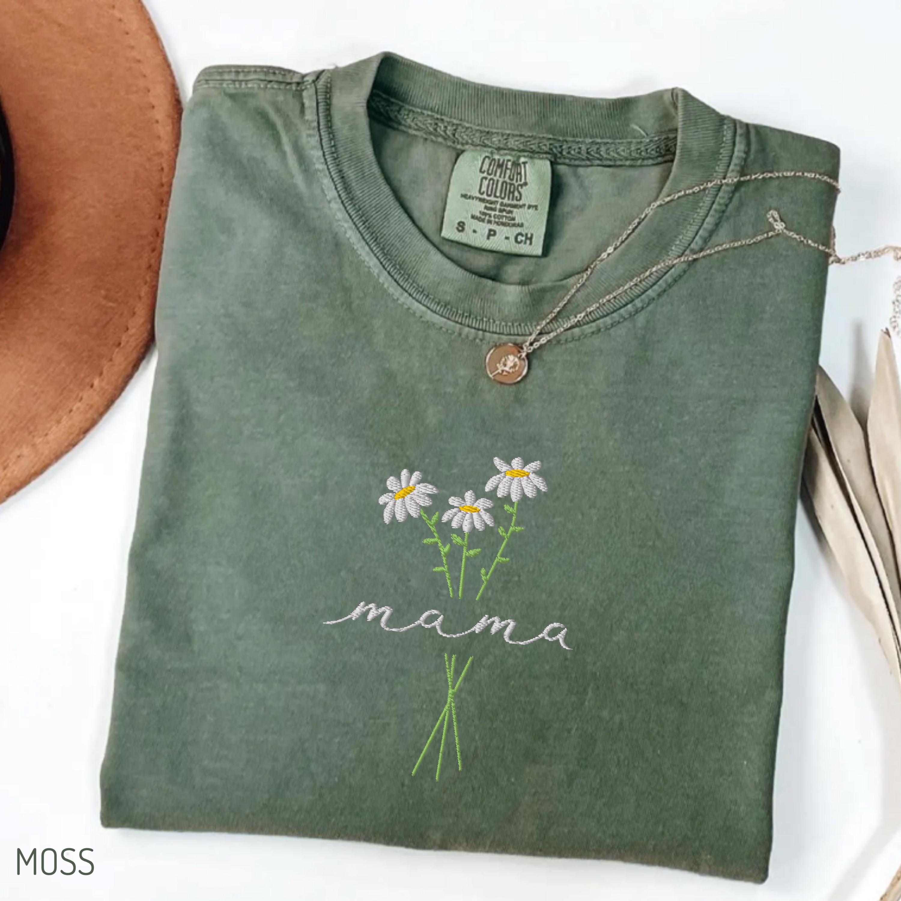 mama❤︎ Comfort Colors® Mama Shirt, Trendy Groovy Cropped Boxy
