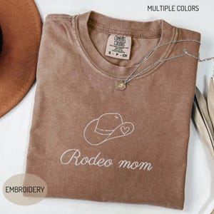 Camisa de mamá rodeo de colores cómodos, camisa de mamá occidental, camisas de rodeo para mujeres, camisa de mamá texana, camiseta del Día de la Madre, regalo para mamá, camiseta de mamá campestre