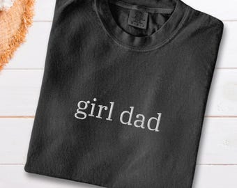Komfort Farben Mädchen Papa Shirt, gesticktes Mädchen Papa T-Shirt, Papa der Mädchen Geschenk, Vatertags Shirt, neuer Papa Geschenk, Schwangerschaftansage T-Shirt
