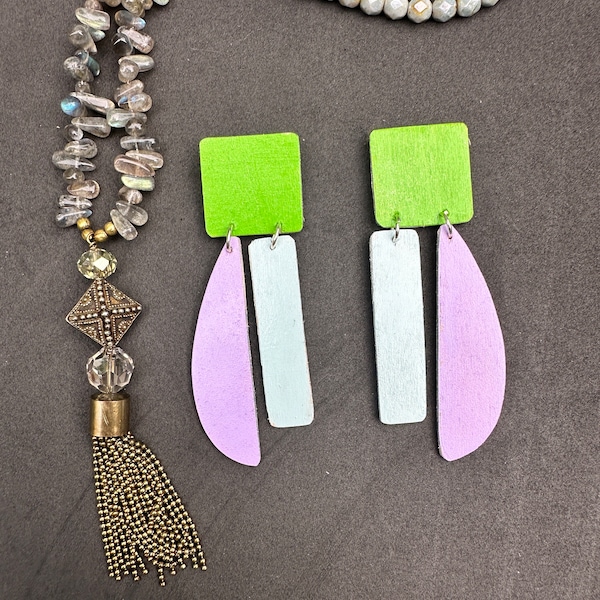 Colorful handmade earrings | Asymmetrical earrings with bright colors | Lightweight earrings with impact | Green, blue and lilac