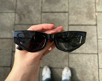 Square Retro Cat-Eye Sunglasses | Vintage Inspired Sunglasses | Classic glasses for men & women | Black