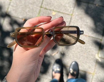 Vintage Inspired Slim Sunglass | Retro Rechteckige Sonnenbrille | Klassische Brille für Männer & Frauen | Beige/Olive Green