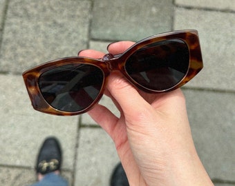 Vintage Inspired Sonnenbrille | Retro Sonnenbrille | Klassische Brille für Frauen | Schwarz und Leopard