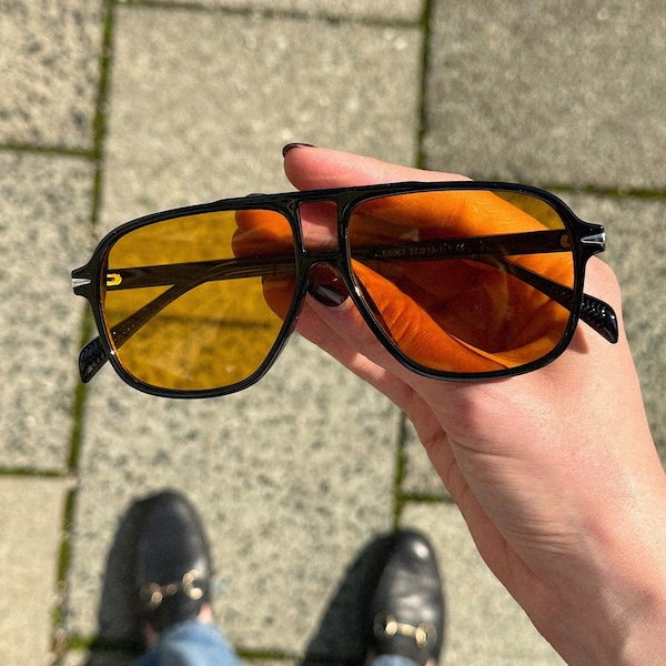 Retro Piloten Sonnenbrille | Brille mit Bunten Gäsern und Schlankem Rahmen | Trend Brille für Männer & Frauen | Orange und Blaue Gläser