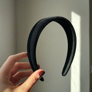 Elegant velvet headband | Simple black headband | Discreet accessory | Christmas, birthday, Oktoberfest, party