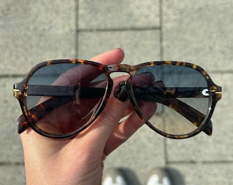 Runde Retro Aviator Sonnenbrille | Brille mit Blau-Getönten Gläsern | Klassische Brille für Männer & Frauen | Gemusterter Leo-Rahmen