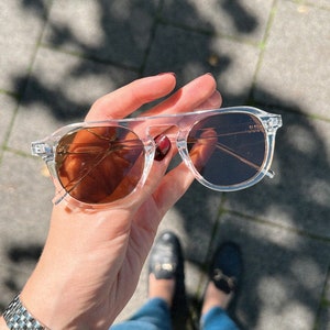 Classic sunglasses with round lenses | Vintage Retro Sunglasses | Sunglasses for men and women | Transparent with brown lenses