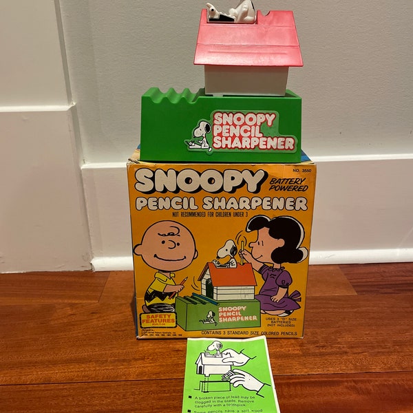 Vintage 60s Kenner Peanuts Snoopy Doghouse Electrical Pencil Sharpener MIB DETERMINED PRODUCTIONS