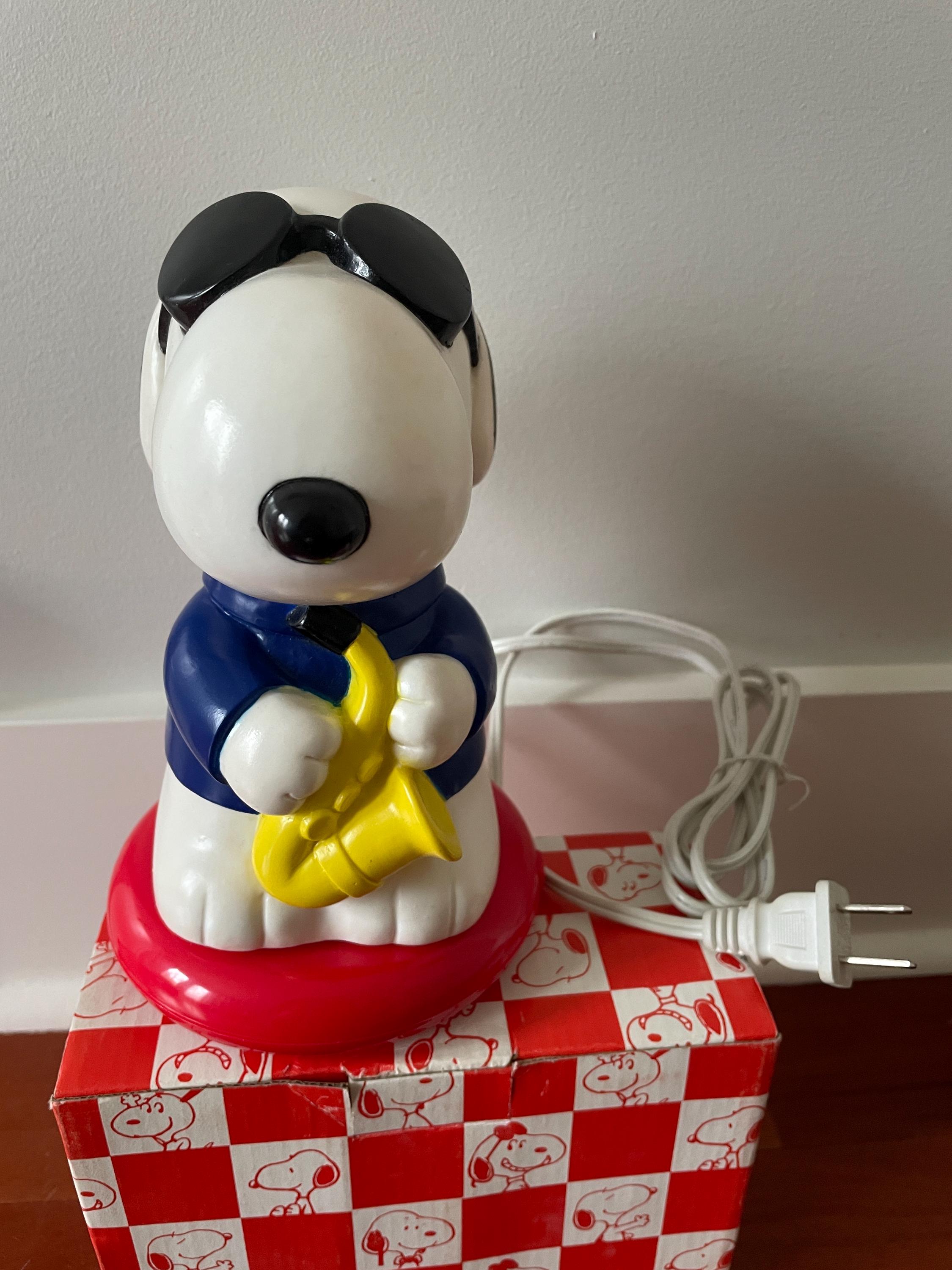 quirky-table-lamp-snoopy-dog-