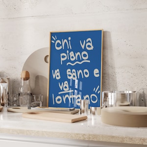 Italienischer Spruch Wand Kunst Blau Vintage Poster Dekor, Retro Hand gezeichnetes Plakat, Trendige Wandkunst, Galerie Wandkunst, druckbare Wandkunst